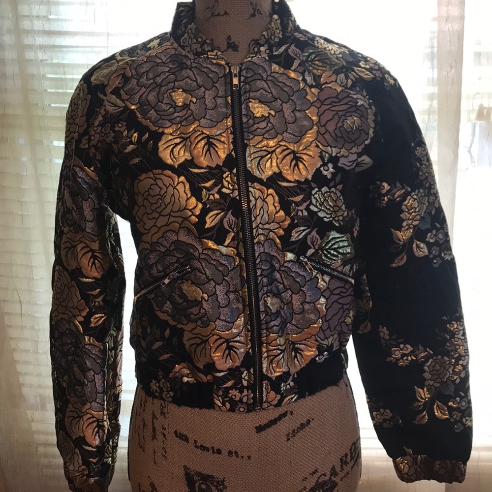 Floral semi crop jacket
